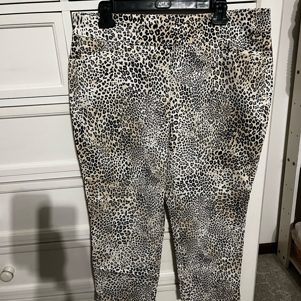 Leopard print Capris - Picture 3 of 5